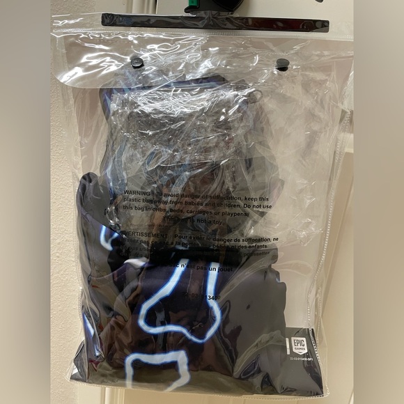 Fortnite Party Trooper glow in the dark costume - Picture 5 of 7